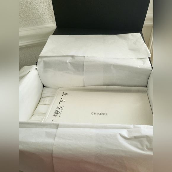 New With Tags Chanel Red Quilted Limited Edition Small Flap Bag - Microchipped - Picture 10 of 16